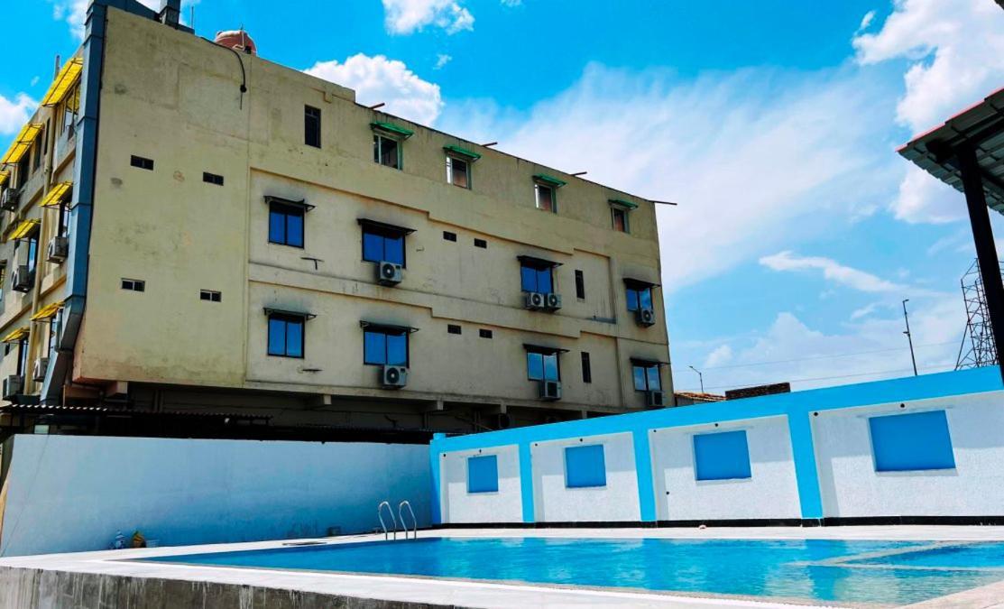 Hotel The Mewar Dabok Exterior foto